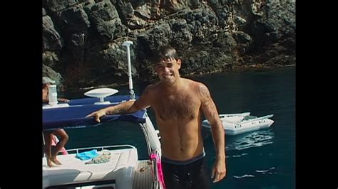 AusCAPS Robbie Williams Nude In Robbie Williams 1 02 Nobody Somebody