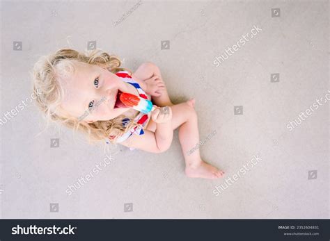 En La Categor A Cute Blonde Bikini De Fotos E Im Genes De Stock Libres De Regal As