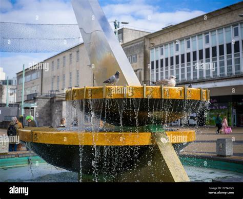 Plymouth Armada Sundial Fountain By Sculptor Carole Vincent Armada Way