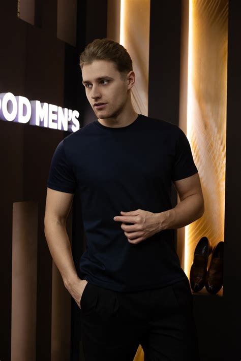 Мужская футболка темно-синего цвета купить в Нижнем Новгороде, модель №3