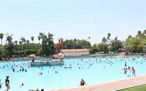 Abarrotan Turistas Balnearios Y Espacios Para Refrescarse El Sol De