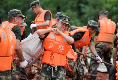 一组照片，读懂抗洪武警官兵 中国军网