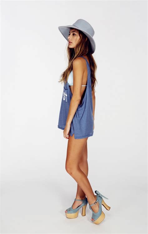 Shooting Camila Morrone En Bikini Pour Wildfox Couture Janvier