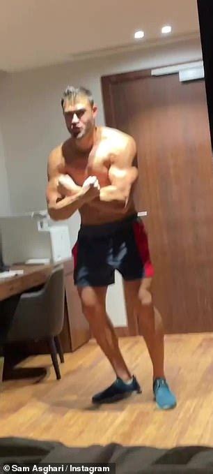 Britney Spears Goes Naked AGAIN As She Strips Off Completely Nude On The Beach Daily Mail Online