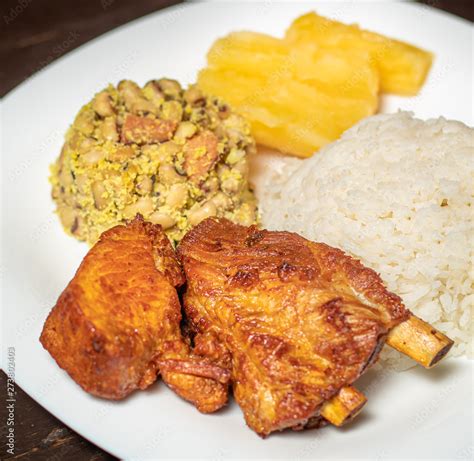 Refei O Composta De Costelinha Su Na Feij O Tropeiro Arroz Branco