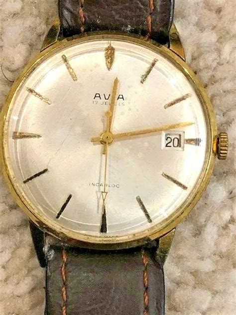 Vintage Swiss Made 17 Jewels Incabloc Avia Mechanical Date Aperture Men