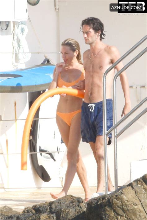 Sienna Miller Sexy Seen Flaunting Her Hot Figure In An Orange Bikini At The Beach In France Aznude