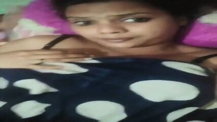 Hot Kerala Malayali Girl Showing Her Boobs