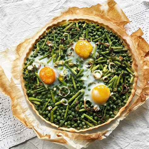 Tarte Aux Petits Pois Asperges Oeufs Bowl And Spoon