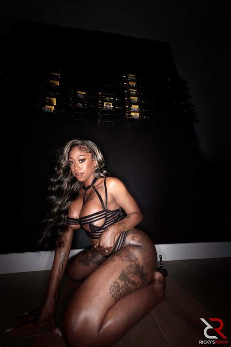 Gorgeous Curvy Ebony Baby Gemini Has Fun Teasing In Sexy Lingerie 20 Photos