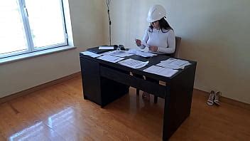 Trabajador Se Folla A La Esposa Del Jefe Despu S De Que L La Rechaza Xvideos