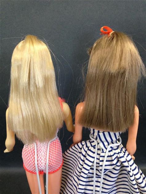 Lot VINTAGE TWIST TURN BARBIES BLONDE WEARS ORIGINAL SWIMSUIT AND FOIL WRIST TAG LIGHT