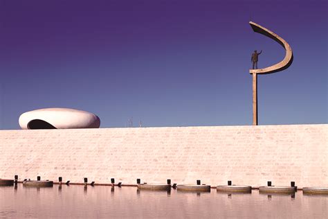 10 obras de Oscar Niemeyer que você tem que conhecer em Brasília Guia