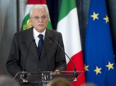 Tricolore Mattarella Simbolo di unità e indivisibilità del Paese