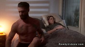 Baise anale gay mariée avec un collègue à la maison XVIDEOS