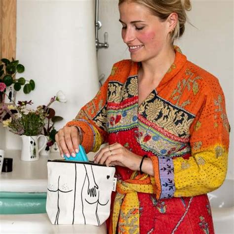 Helen B Kleine Toiletzak Naked Couple Back Detail