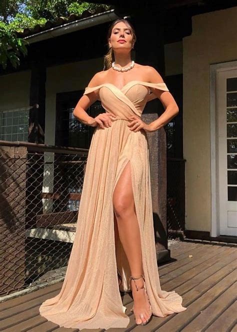 Vestido de festa nude fenda Confira esta seleção só vestido