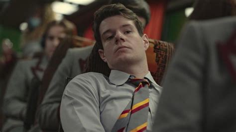 Los Tres Actores De Sex Education Que Son Padre E Hijos En La Vida Real Y Que No Te Esperabas