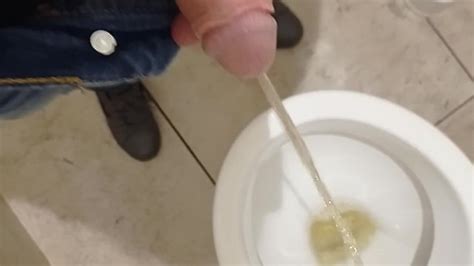 New Sensation Pisciata In Compagnia Di Amici Pornhub Gay