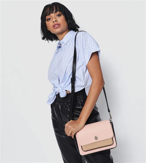 Buy Tommy Hilfiger Th City Crossover Cross Body Nude In Nude Thstreet Bahrain