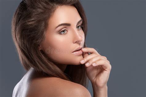 Beautiful Woman With Perfect Skin And Nude Make Up Stock Image Image Of Beautiful Eyebrows