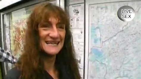 VIEILLE EN VOITURE Vidéo Porno MATURE TV