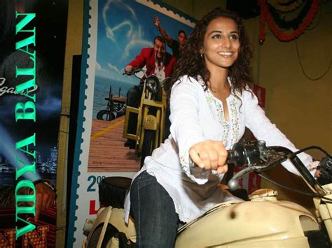 Vidya Balan Hot Sexy Boobs Thighs Cleavage Nude Bikini Wallpapers 1024768