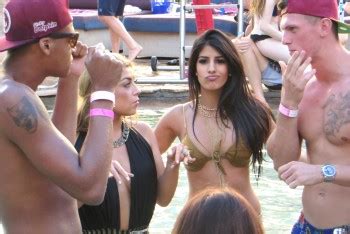 Jasmin Walia Abigail Clarke Hard Rock Hotel S Pool Party In Las Vegas Bikini Ass