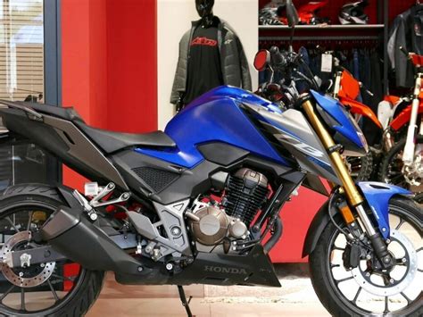 Купить новый Honda CB 300F инжектор 6 передач в Красноярске синий naked bike 2023 года на Авто