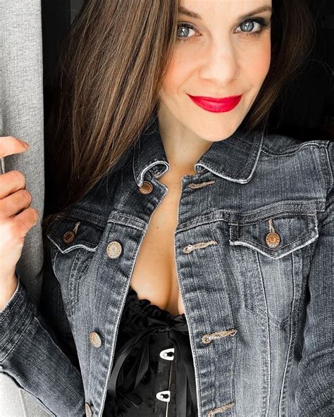 Милфа Сильвана занимающаяся элитным эскортом!