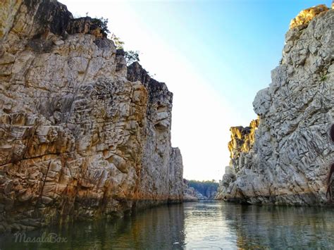 Marble Rocks of Jabalpur - A Wonder at Narmada | Dhuandhar Falls