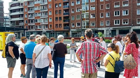 Medio Centenar De Personas Han Tomado Parte En Los Paseos Guiados Por