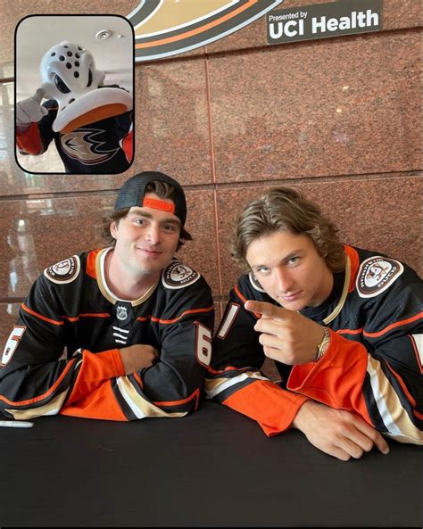 Pin By MRTNFCSL On Quick Saves Hockey Players Hot Hockey Players Nhl Players