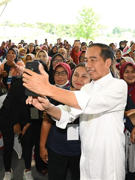 FOTO Presiden Jokowi Tekankan Nasabah PNM Mekaar Tanamkan Jiwa