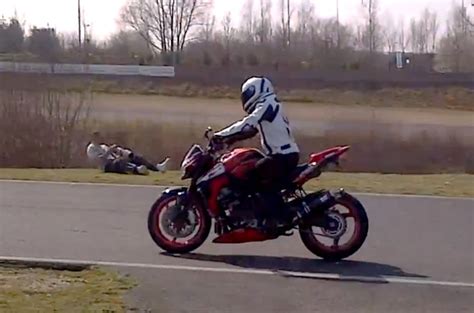 Flagrada Fotos Super Naked GSR 1000 2015 Suzuki 03 Motorede