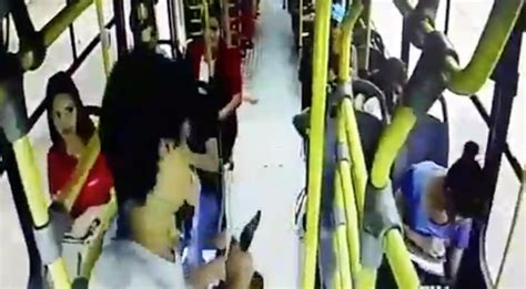 Diario HOY VIDEO A Punta De Pistola Asaltan A Pasajeros En Bus