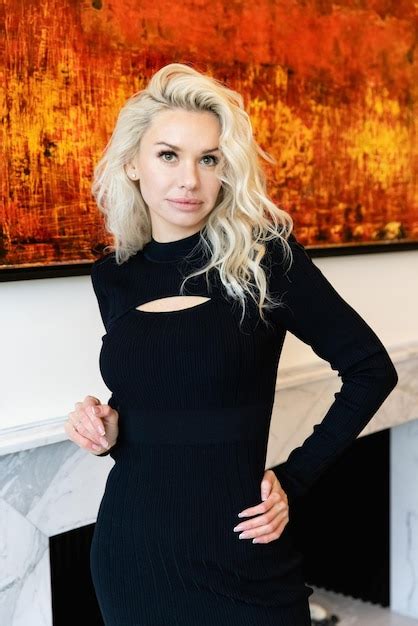 Imágenes de Milf Rubia Alta Descarga gratuita en Freepik