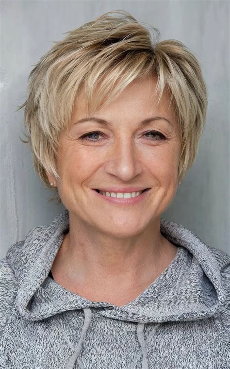 33 Stylish Short Bobs with Bangs for Mature Women 29