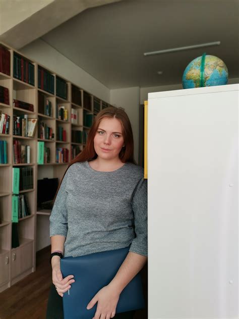 Библиотекарь на работе | Пикабу