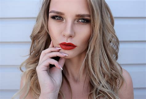 Обои women blonde face portrait red lipstick на рабочий стол картинки с раздела Девушки