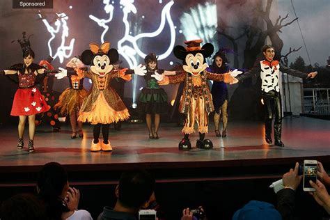 Halloween Comes To Disneytown Halloween Carnival And The Lion King