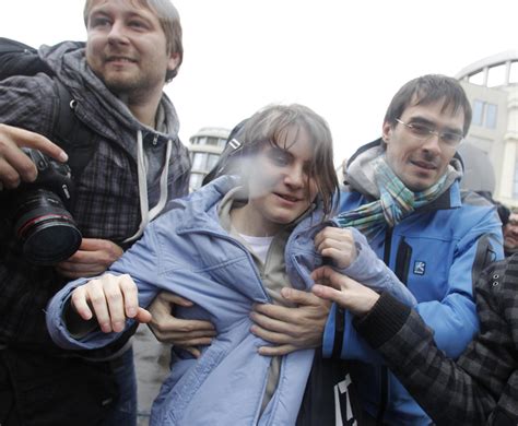 Membro Das Pussy Riot Defende Protestos Mais Espertos