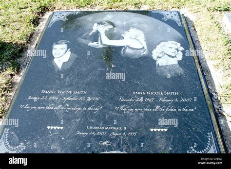 Anna Nicole Smith new grave of the late Anna Nicole Smith at the ...