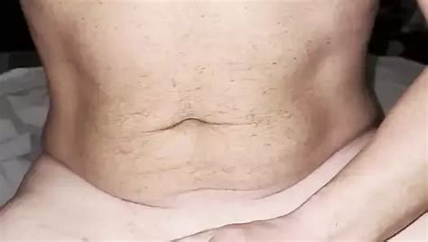 Chastity Opgesloten Beer Neukt Zijn Gat Met Een Tien Centimeter Lange Dildo Xhamster