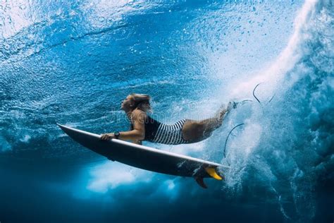 Surfer Woman Dive Underwater Surfgirl Dive Under Wave Stock Image