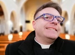 Rainha Maria Padres do Fim dos Tempos Padre polonês preso por promover orgia gay e não