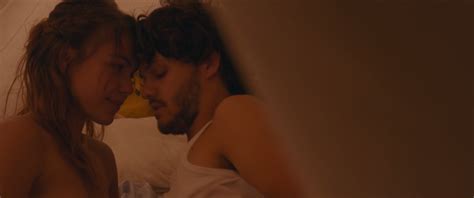 Nude Video Celebs Abbey Hoes Nude Ventoux 2015