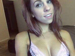 Standard Duck Face Hand On Hip Messy Room Naked Mirror Selfie Porn Photo