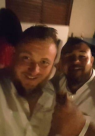 Bride Who Performed Sex Act In Wedding Photo Is Mortified Daily Mail Online