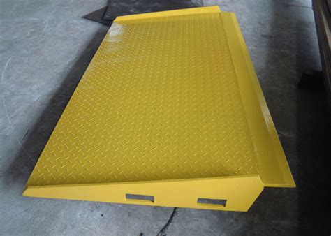 Yellow Mobile Hydraulic Loading Ramp On Ground Loading And Unloading